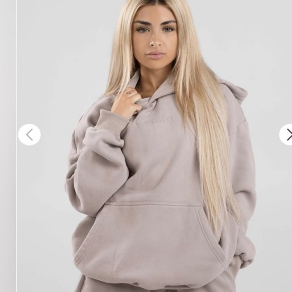 comfrt Sweaters - Comfrt women’s oversize sweatshirt